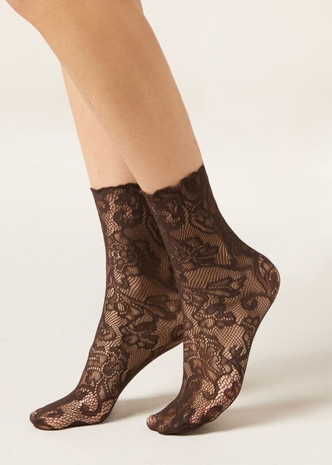 Çiçek Desenli Dantel Çoraplar