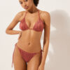 Çıkarılabilir dolgulu üçgen bikini üstü Parlak saten