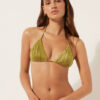 Çıkarılabilir dolgulu üçgen bikini üstü Parlak saten